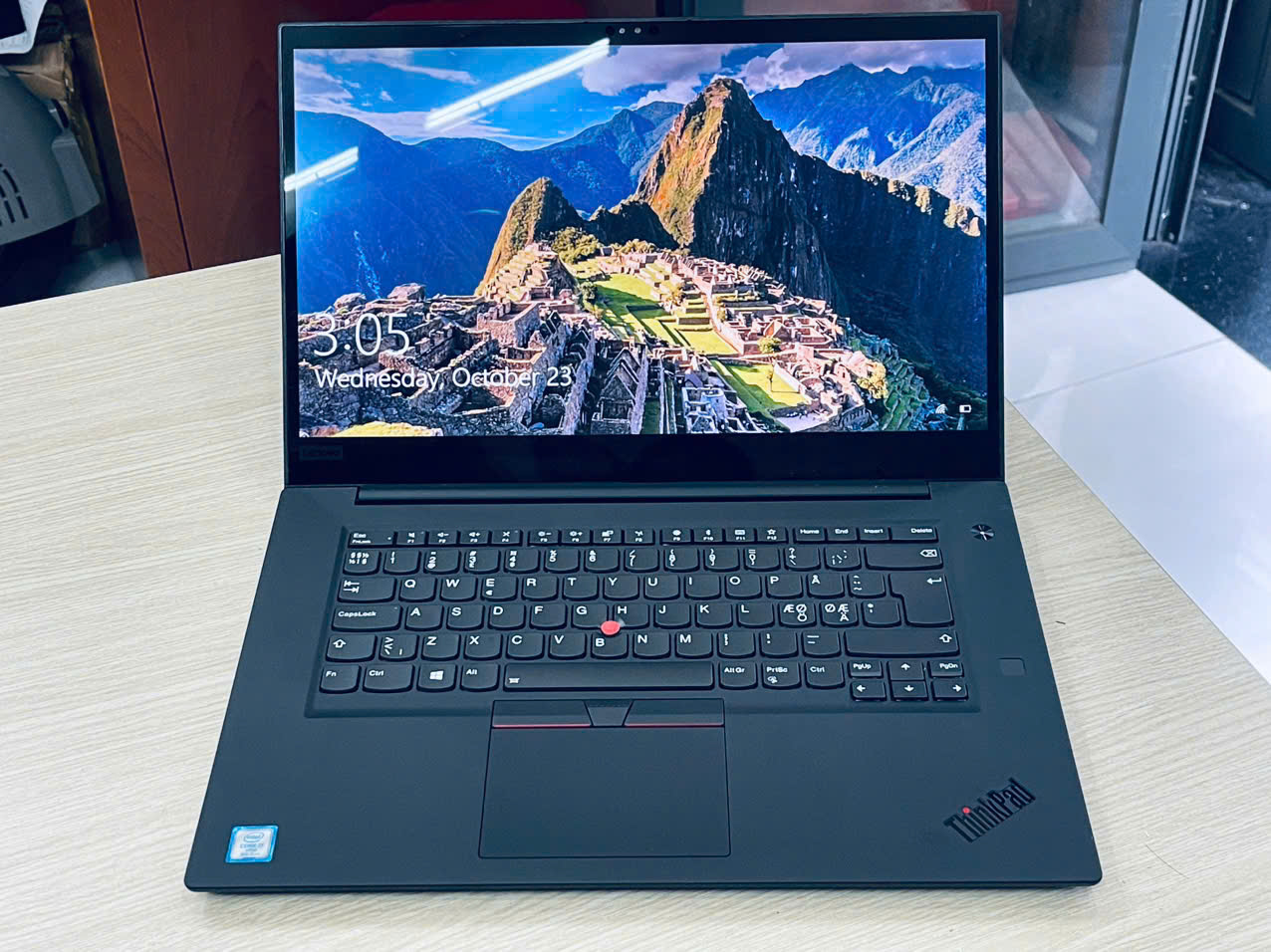 laptop ách tay đồ họa thinkpad x1 xtreme